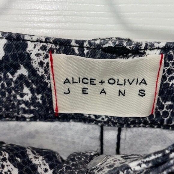 Alice + Olivia Jadon Snake Printed Cargo Pants Size 25 - Picture 11 of 12